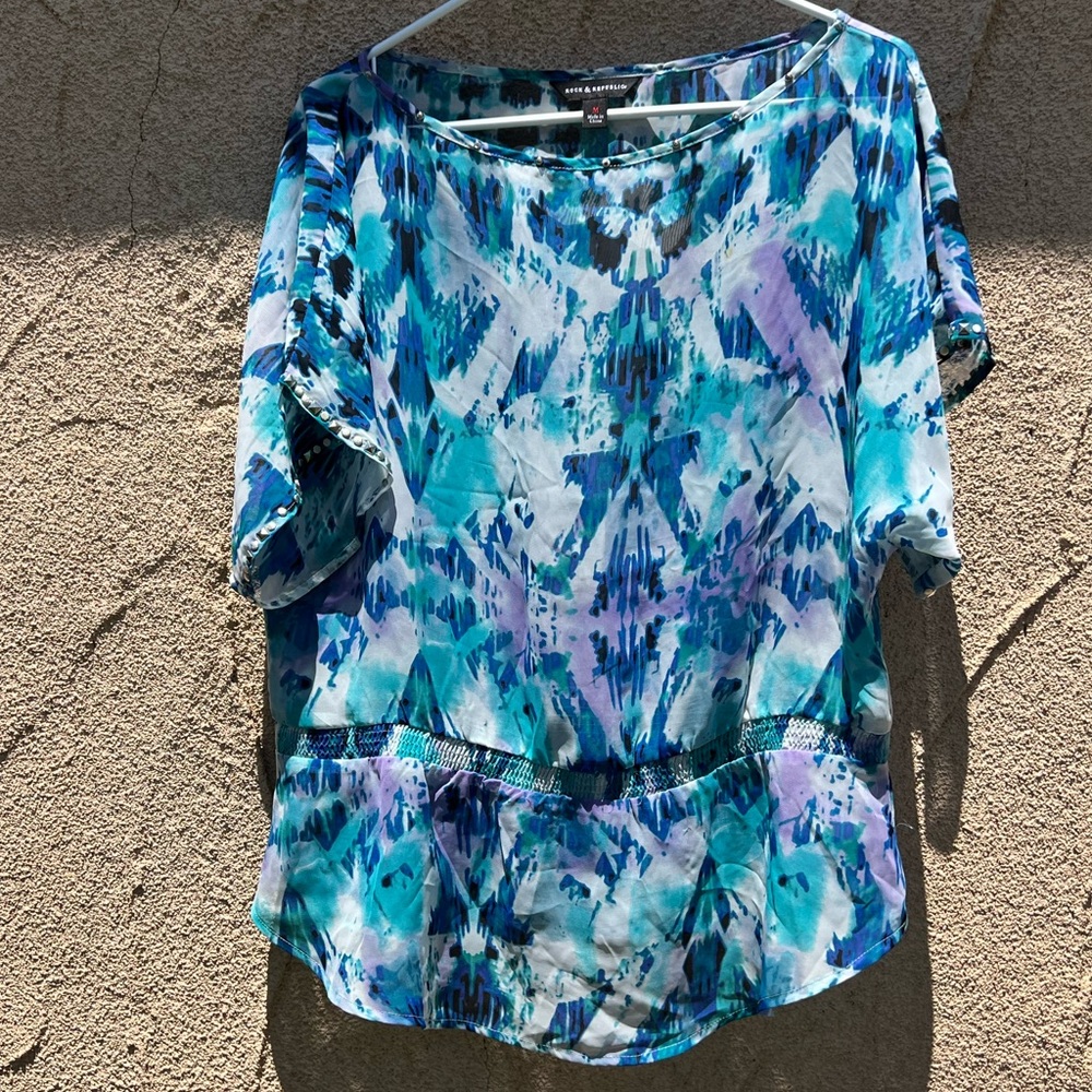 Rock & Republic Blue Graphic Peplum Blouse